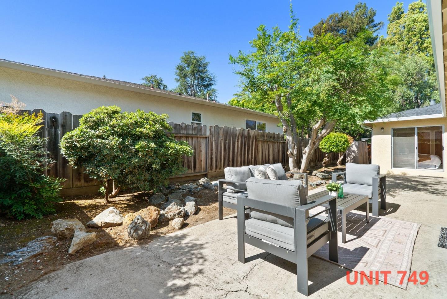 747-749 Rainbow Drive