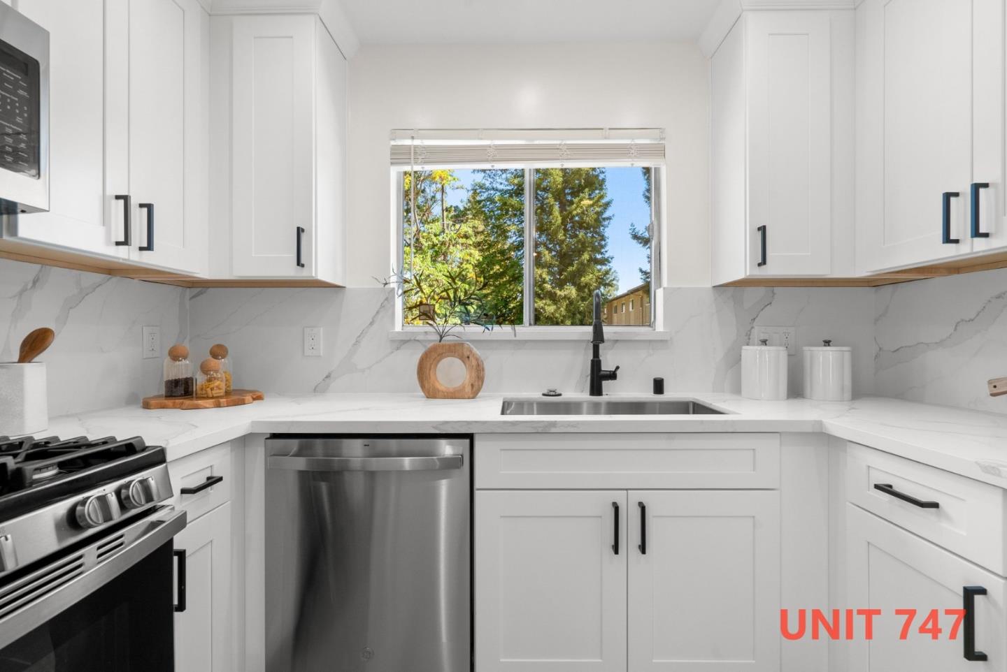 747-749 Rainbow Drive