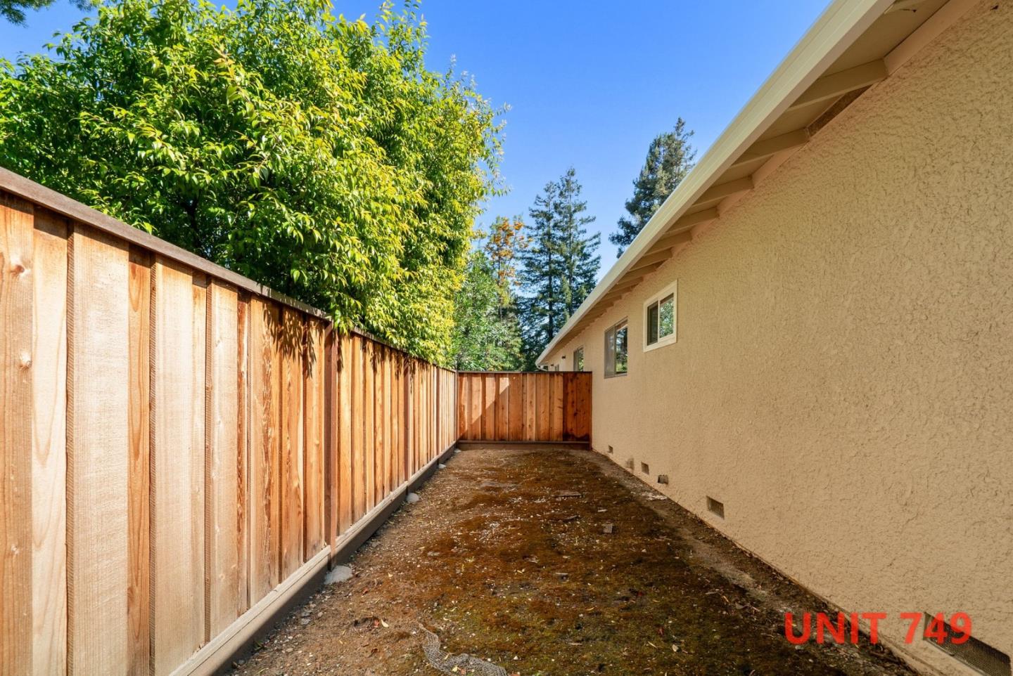 747-749 Rainbow Drive