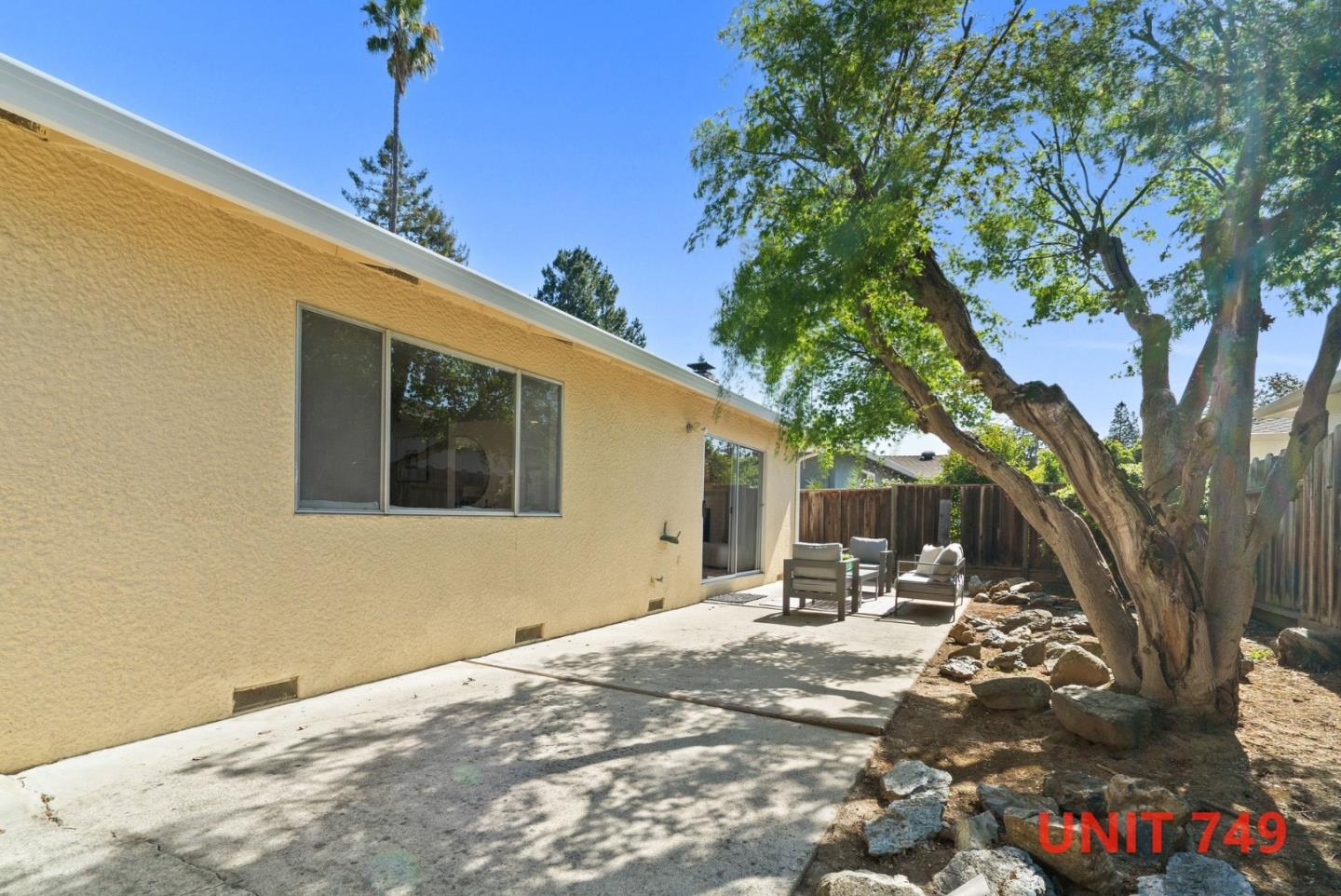 747-749 Rainbow Drive