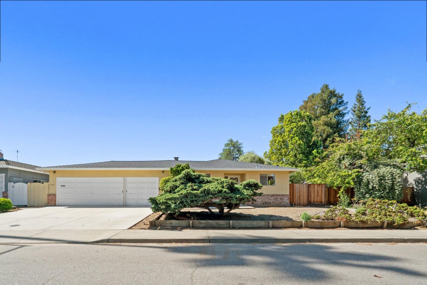 747-749 Rainbow Drive