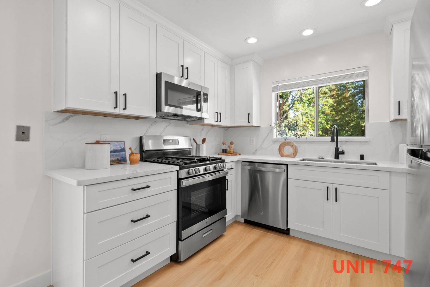 747-749 Rainbow Drive