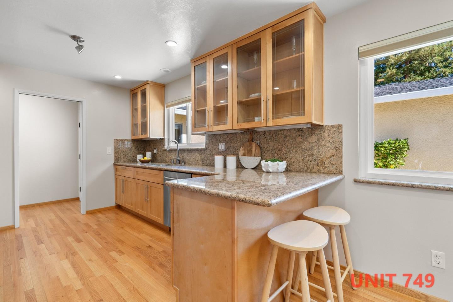 747-749 Rainbow Drive