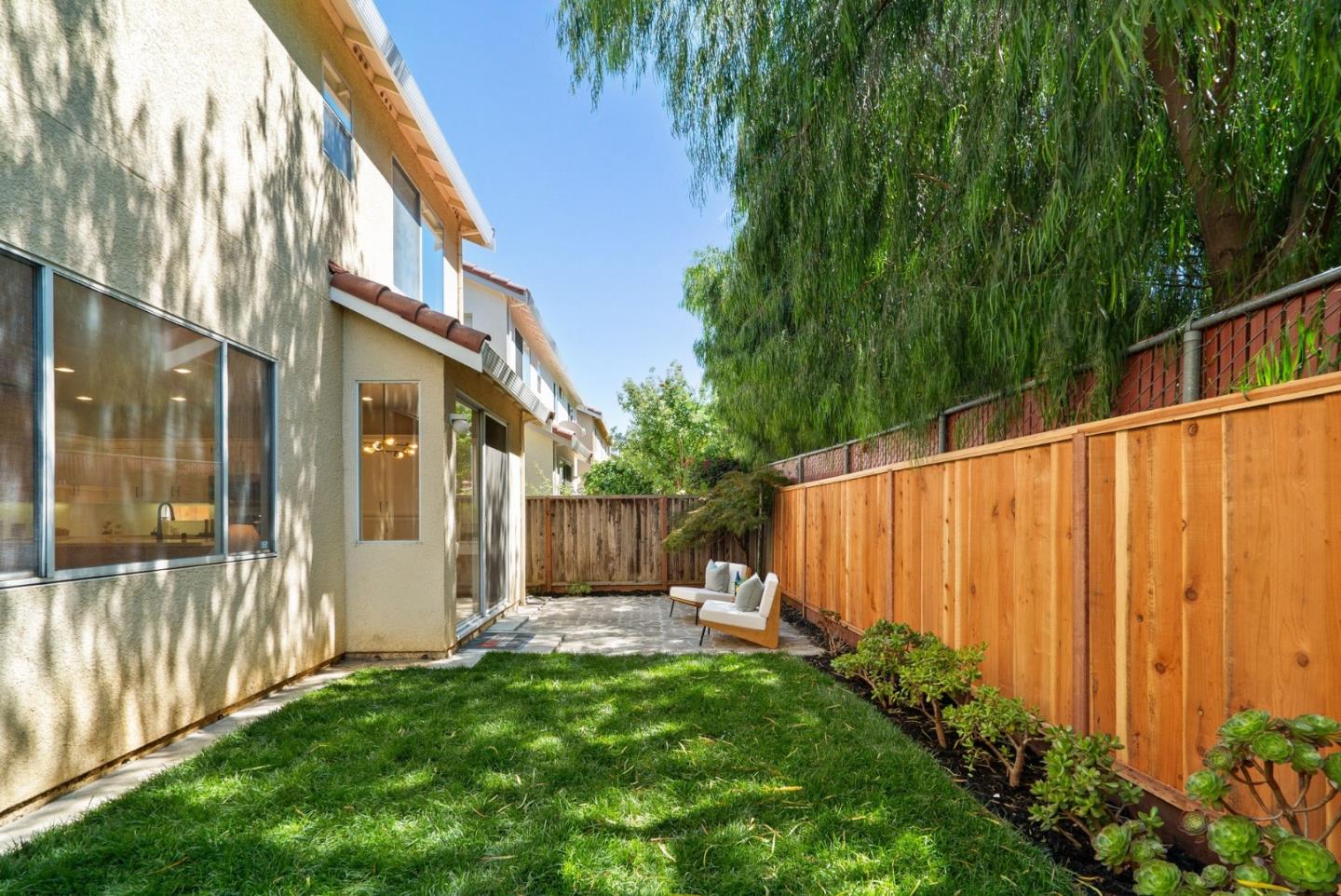 2230 Esperanca AVE