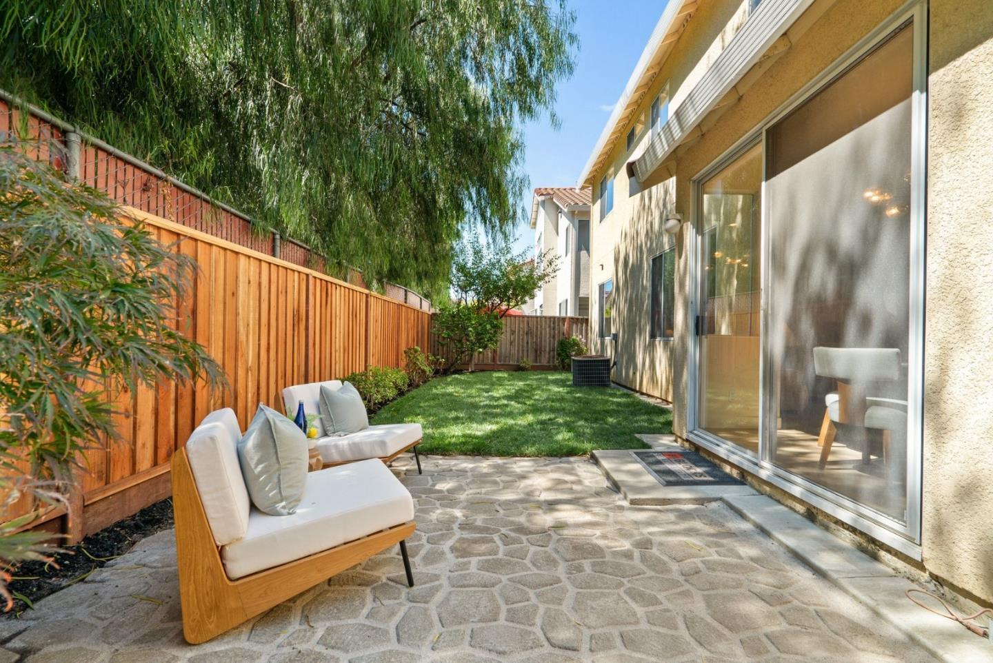 2230 Esperanca AVE