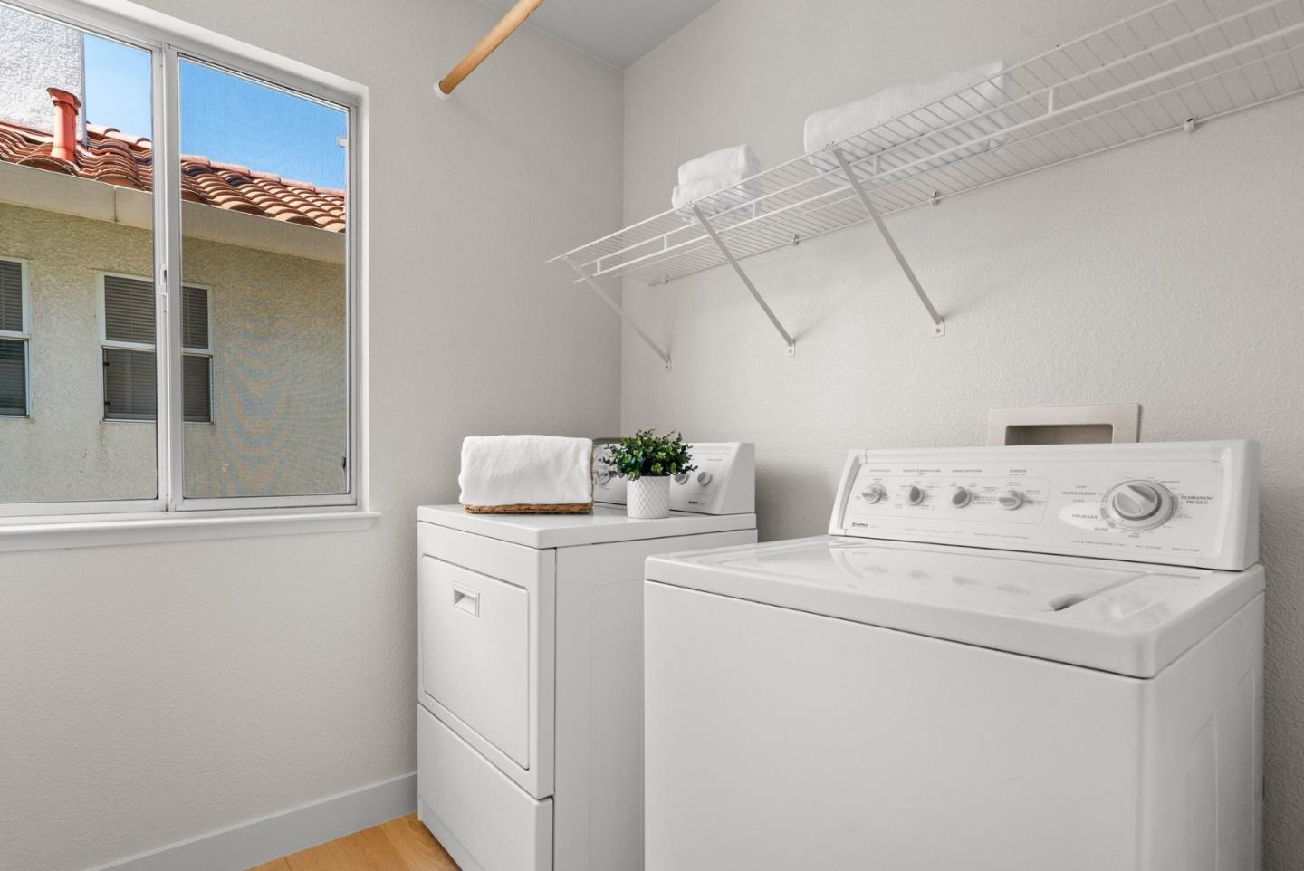 2230 Esperanca AVE