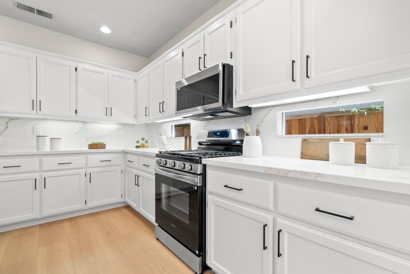 2230 Esperanca AVE