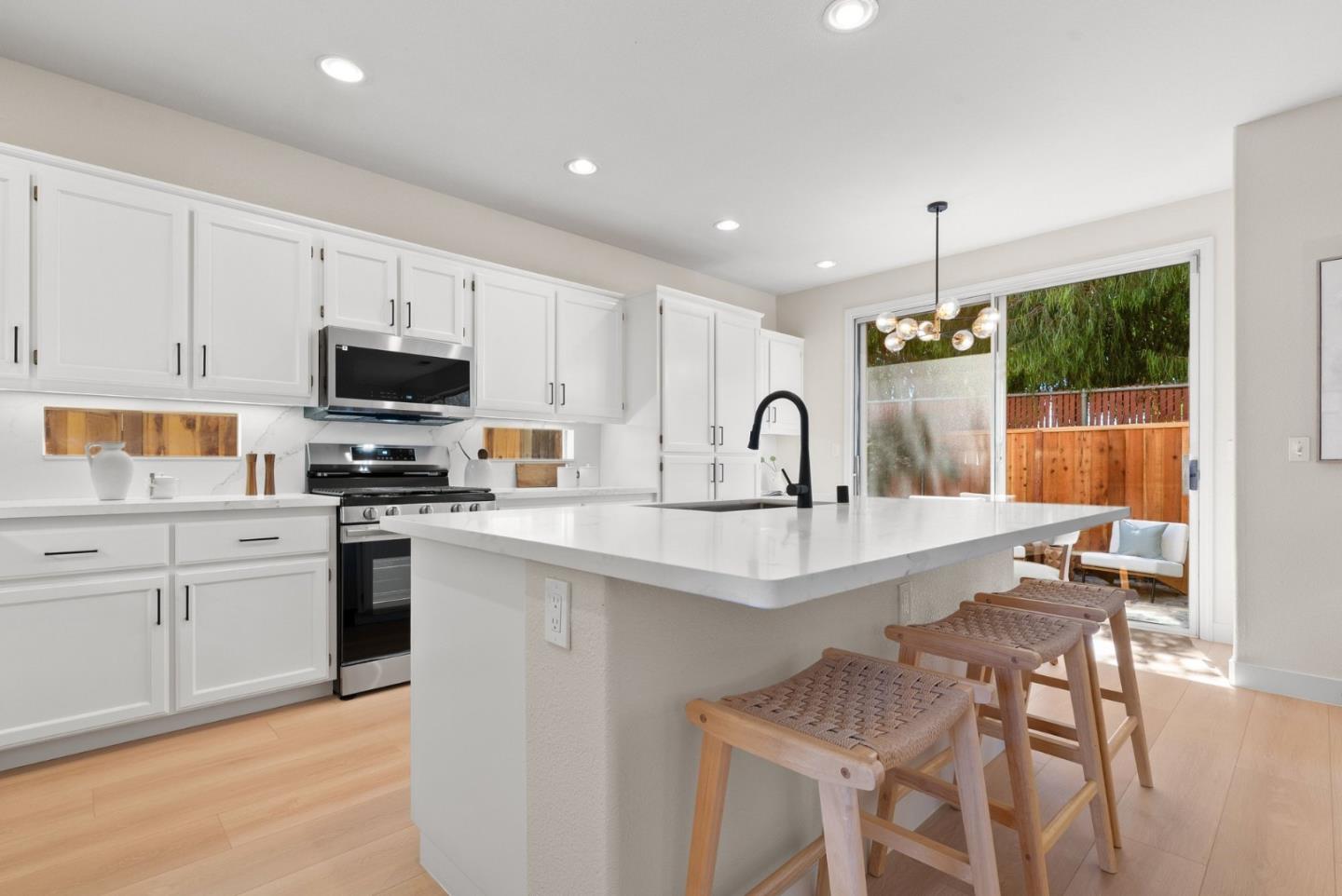 2230 Esperanca AVE