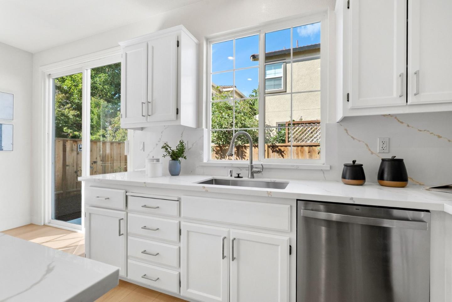 2165 Kingsbury CIR