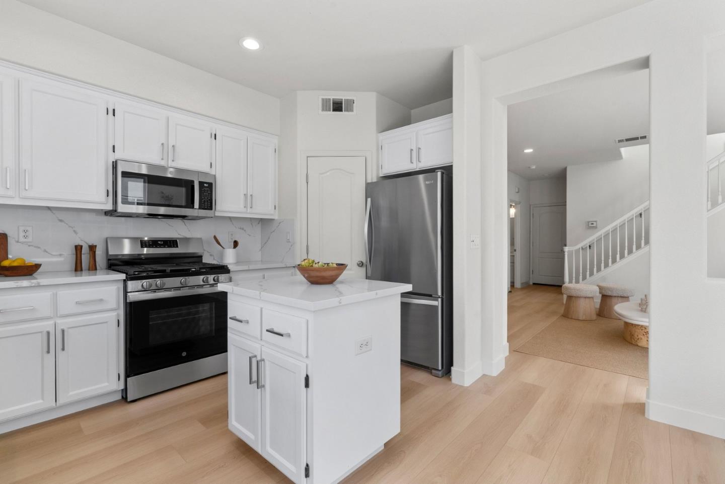 2165 Kingsbury CIR