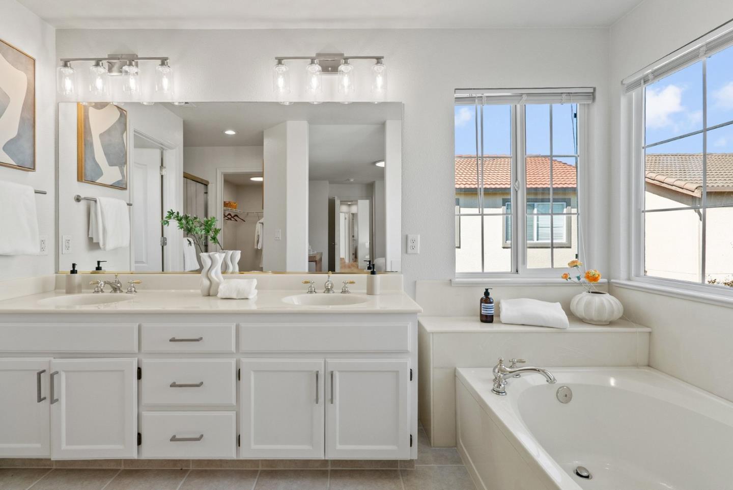 2165 Kingsbury CIR