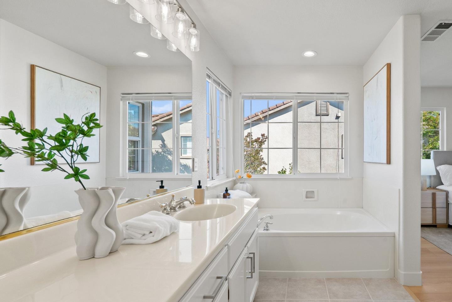 2165 Kingsbury CIR