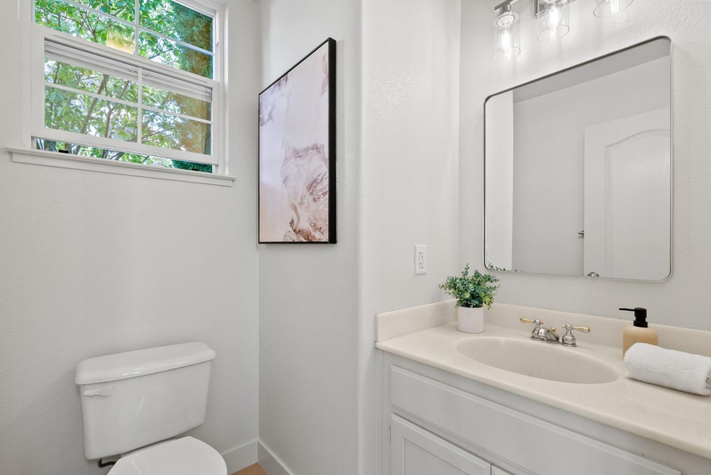2165 Kingsbury CIR