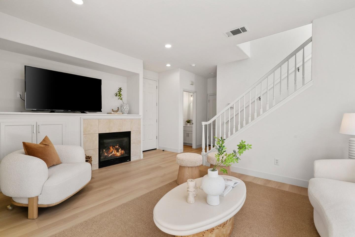 2165 Kingsbury CIR