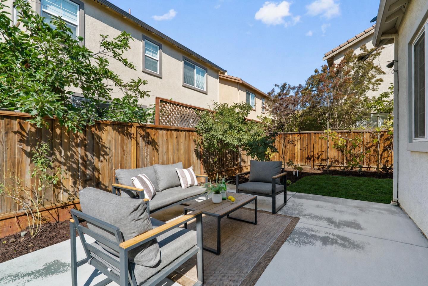 2165 Kingsbury CIR