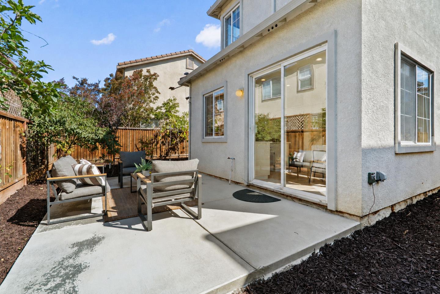 2165 Kingsbury CIR