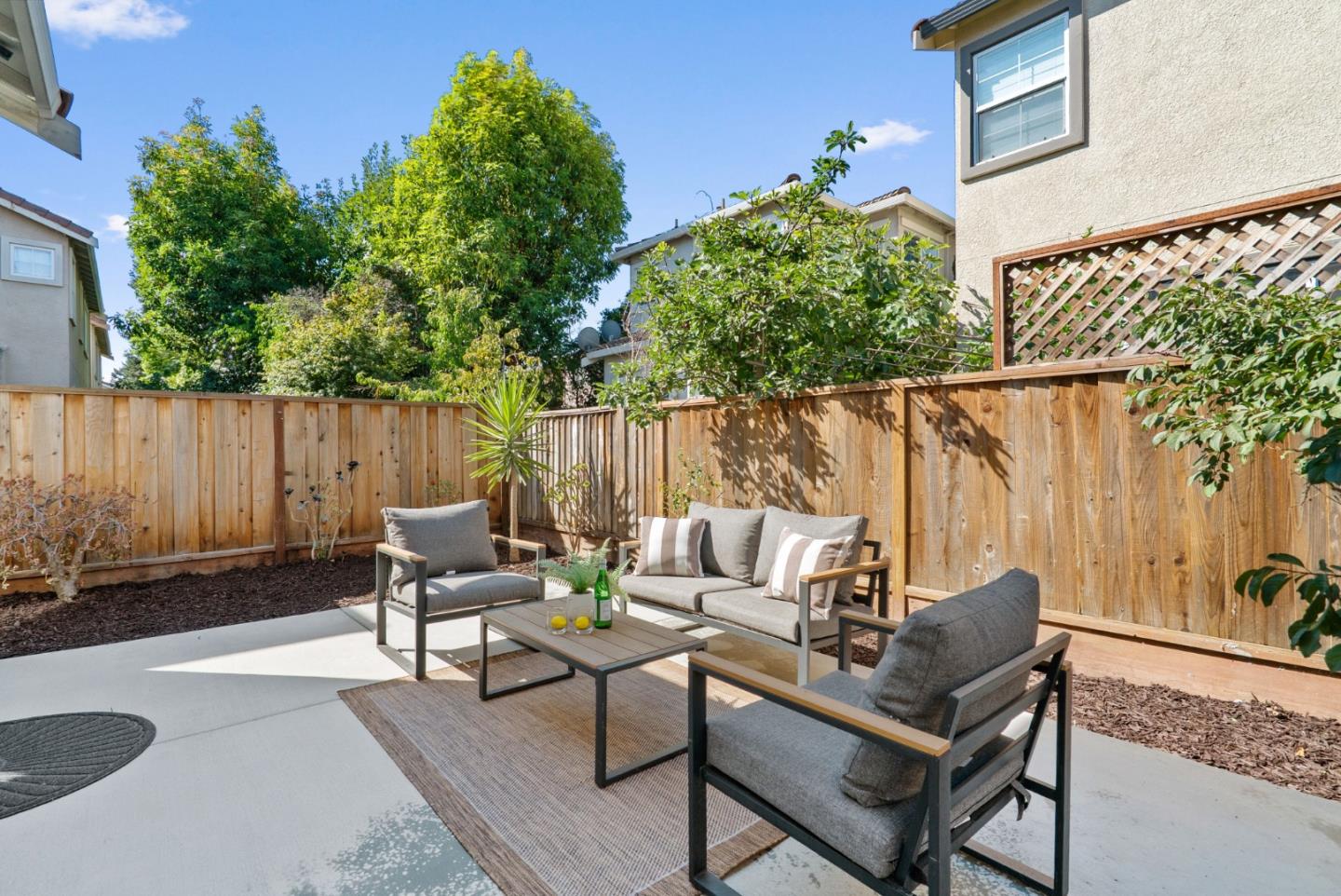 2165 Kingsbury CIR