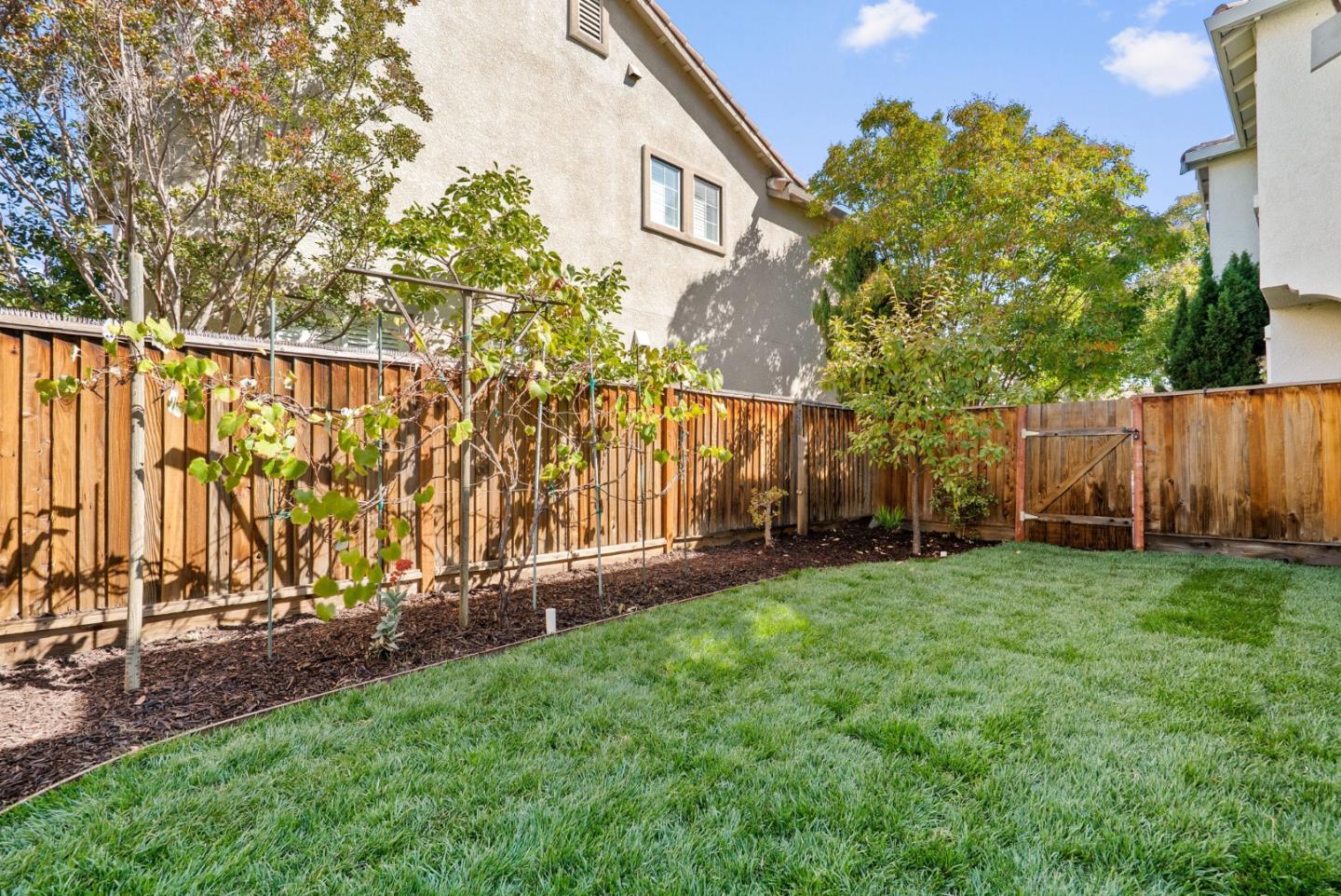 2165 Kingsbury CIR