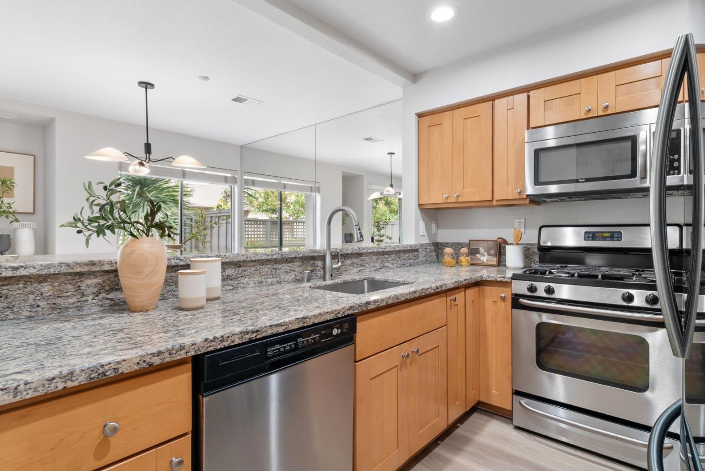 4042 Rio CT