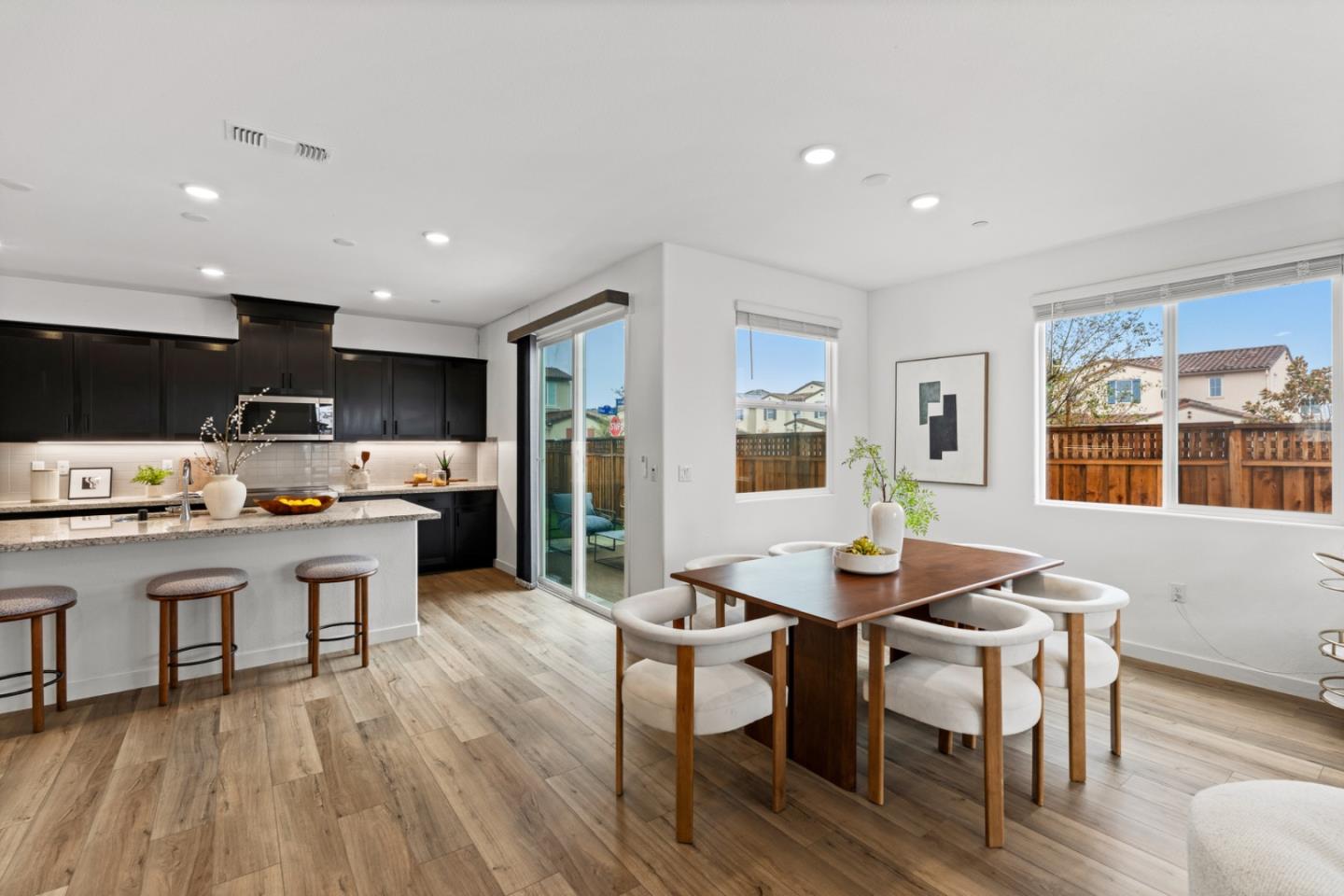 1506 N Central