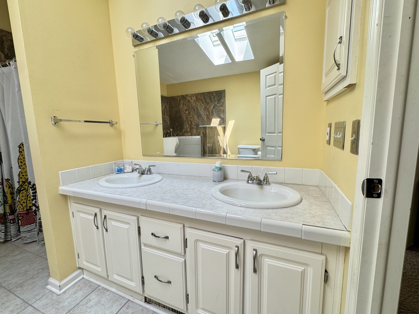 10712 W Silver Lake Drive Unit: 2018