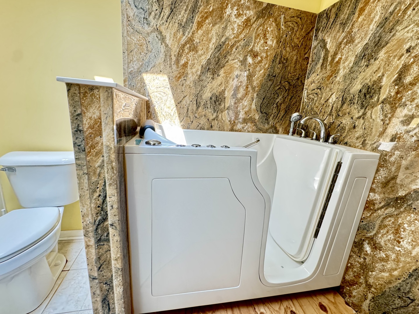 10712 W Silver Lake Drive Unit: 2018