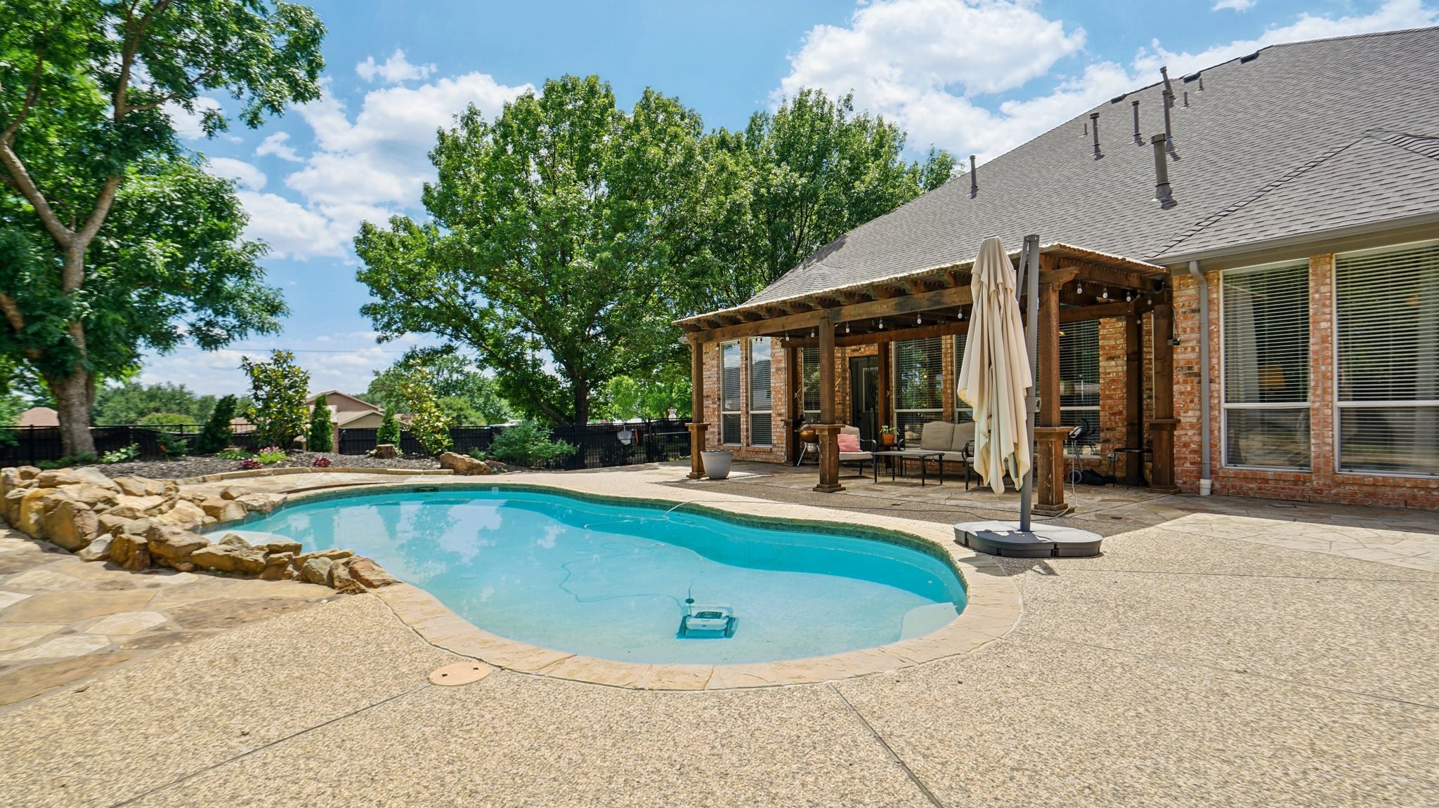 6000 Windridge Lane