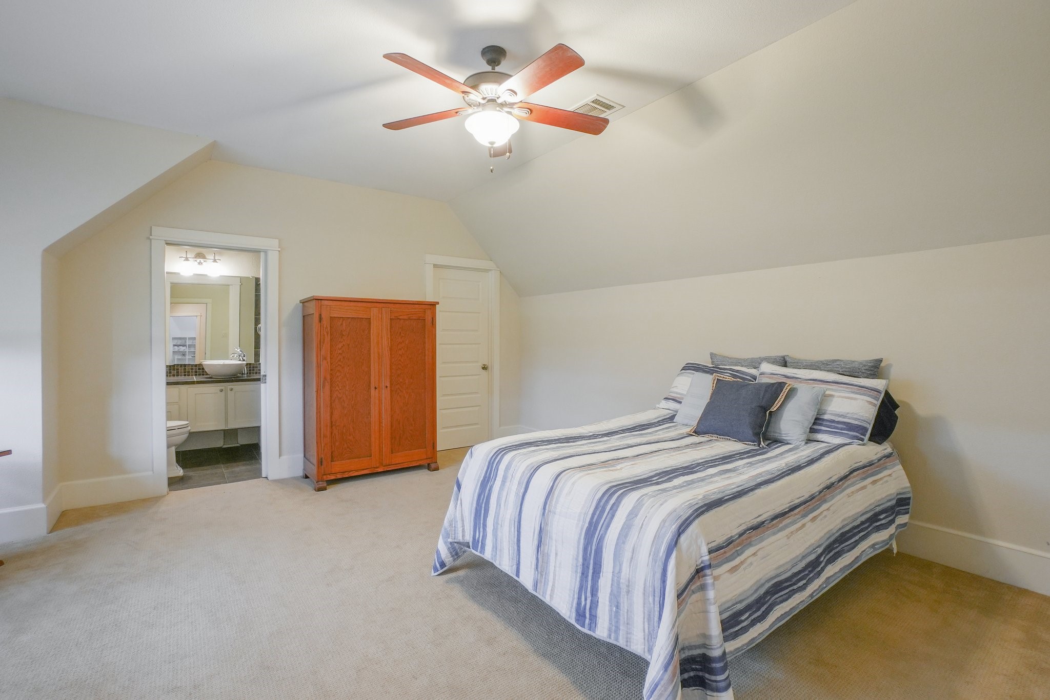 6407 Meadowcrest Lane