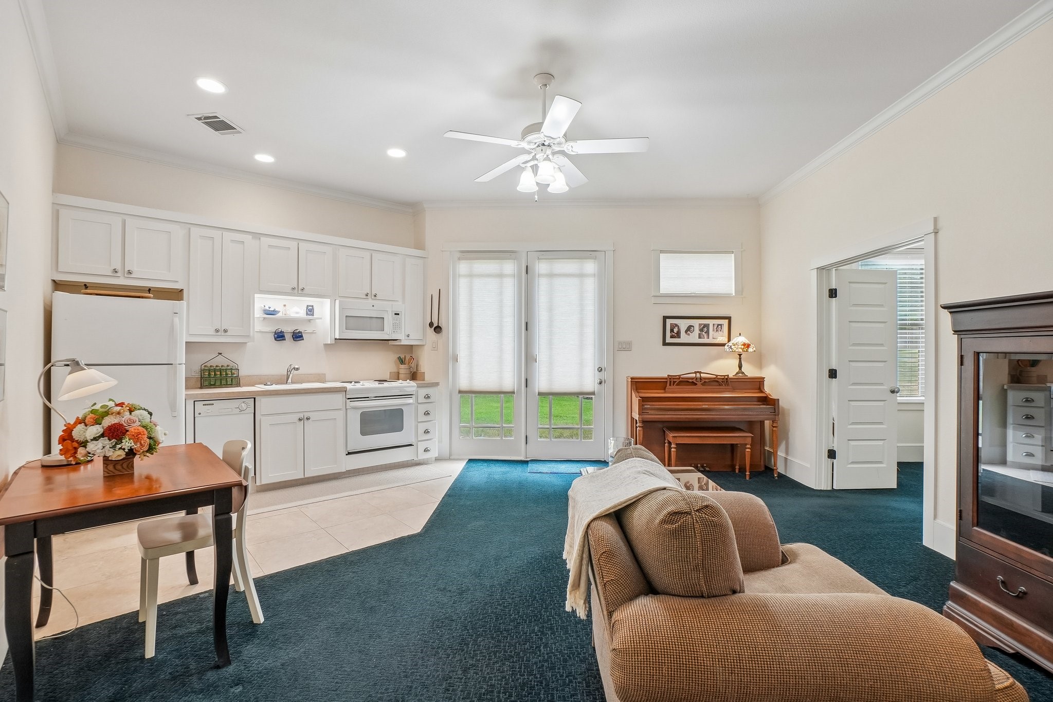 6407 Meadowcrest Lane