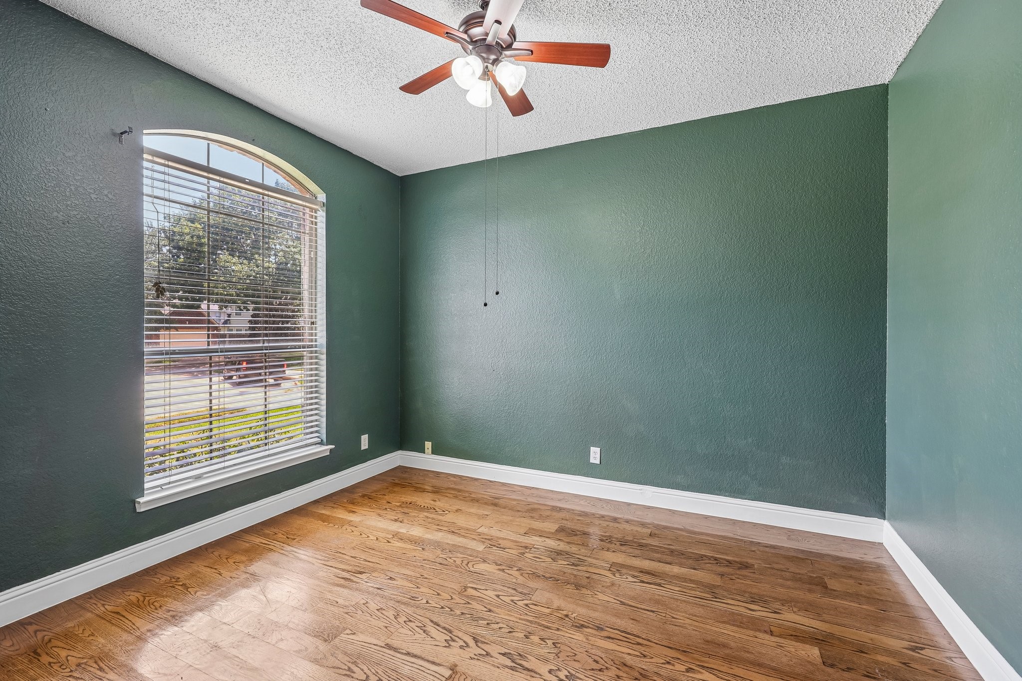 1910 Bentwood Court