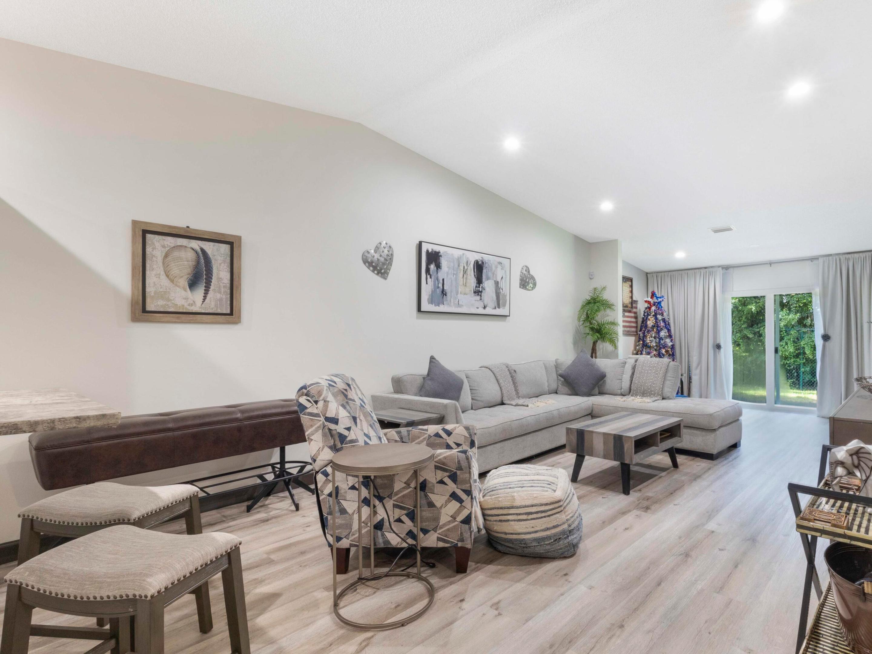 8652 Overset Lane