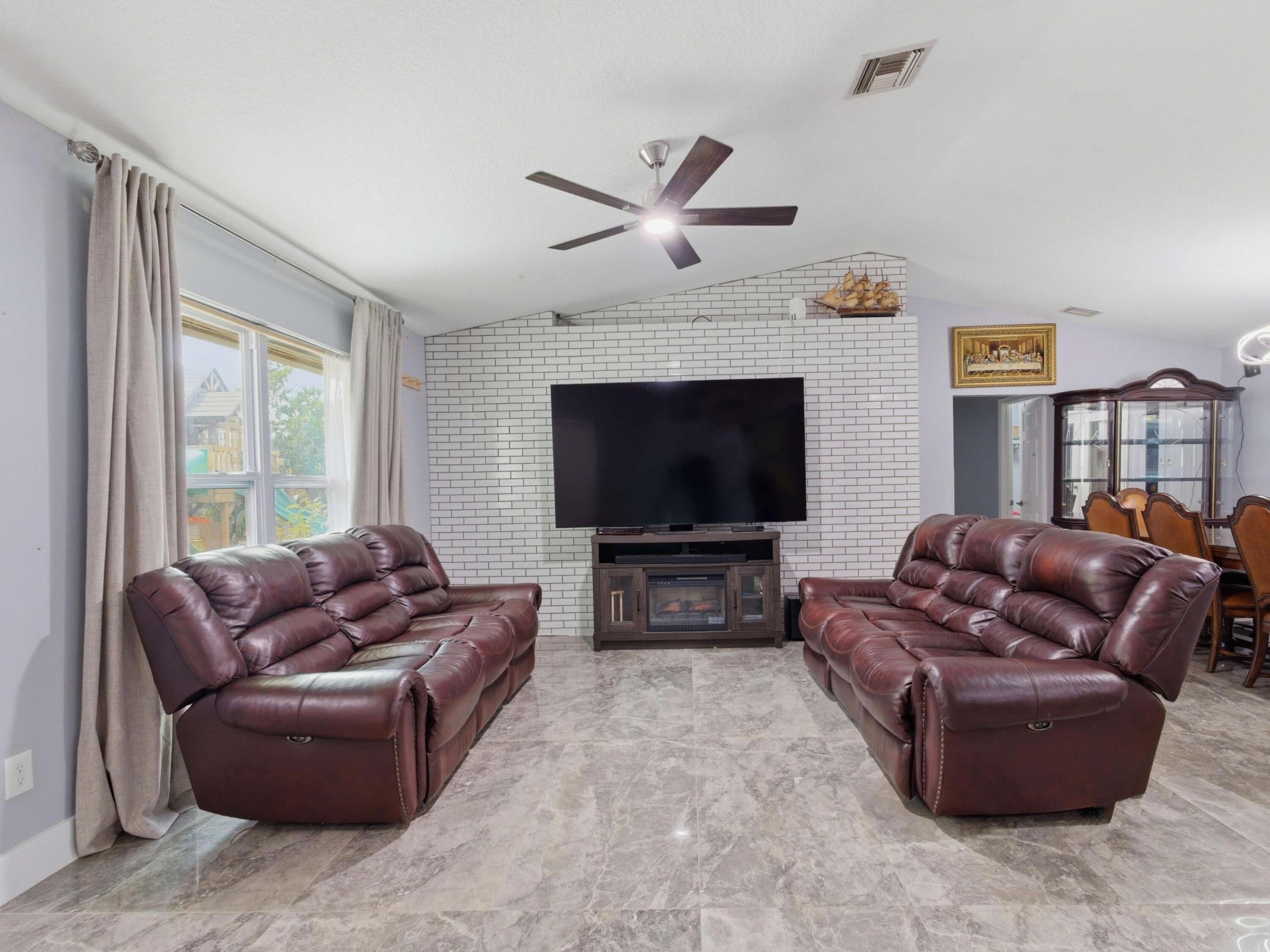 11481 Tangerine Boulevard