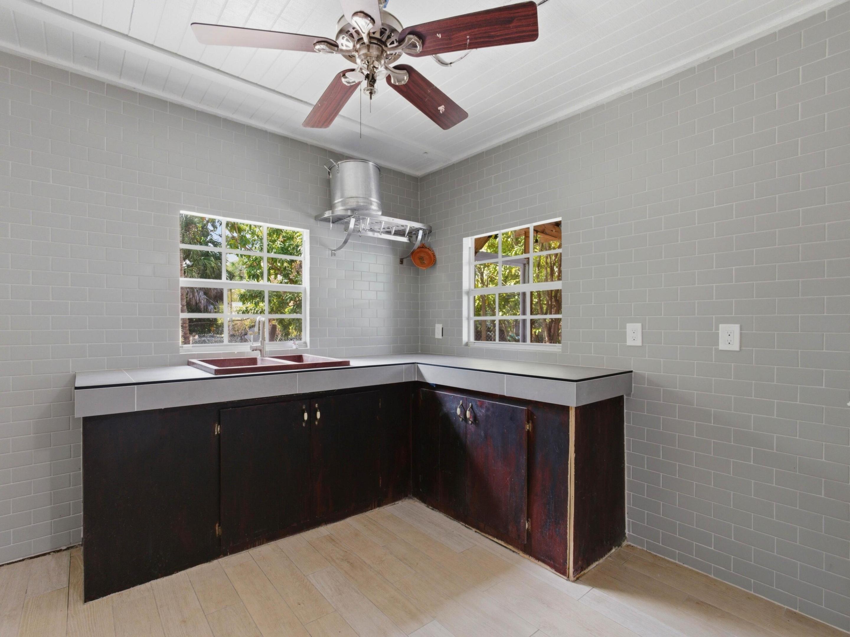 11481 Tangerine Boulevard