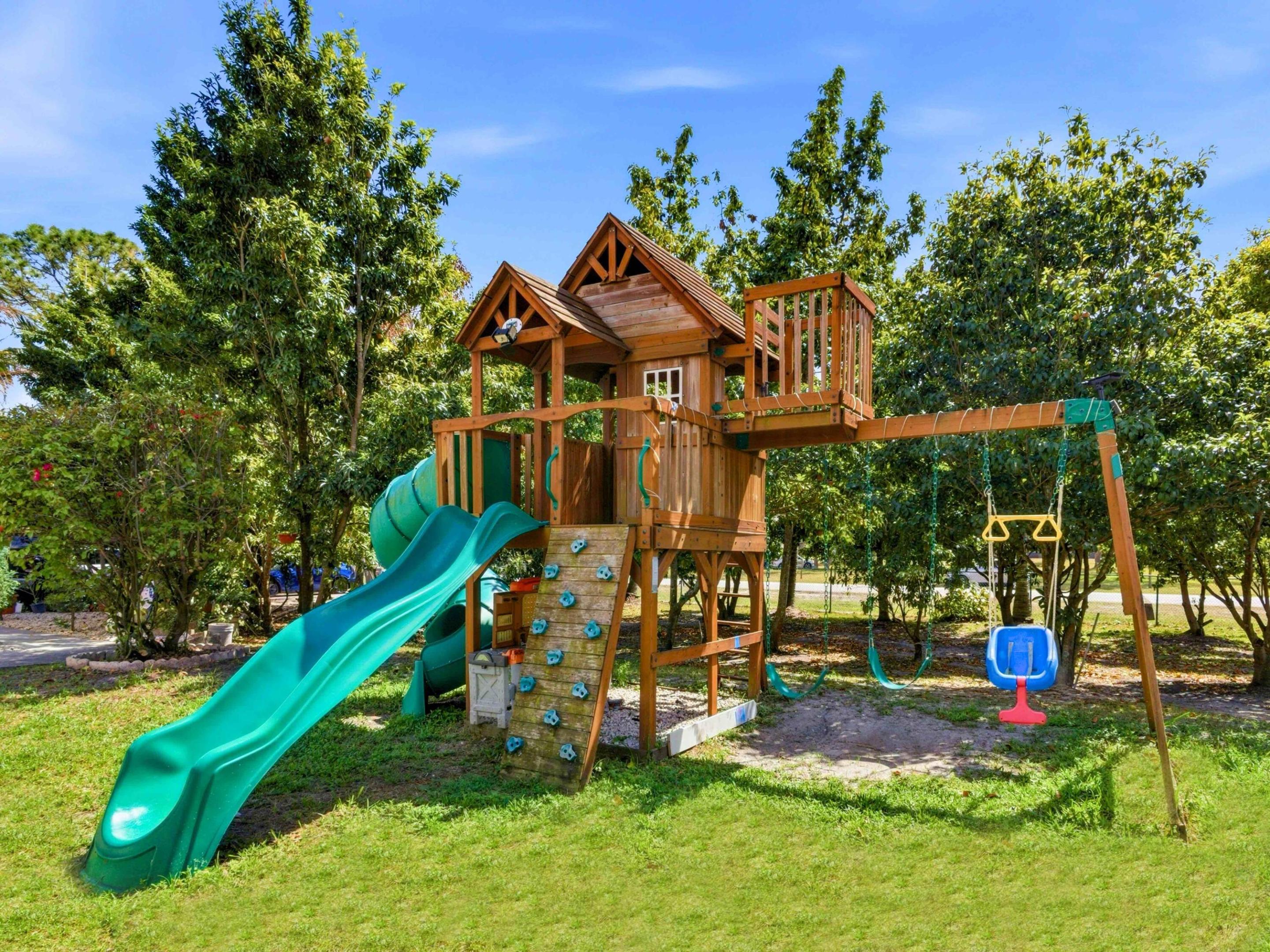 11481 Tangerine Boulevard