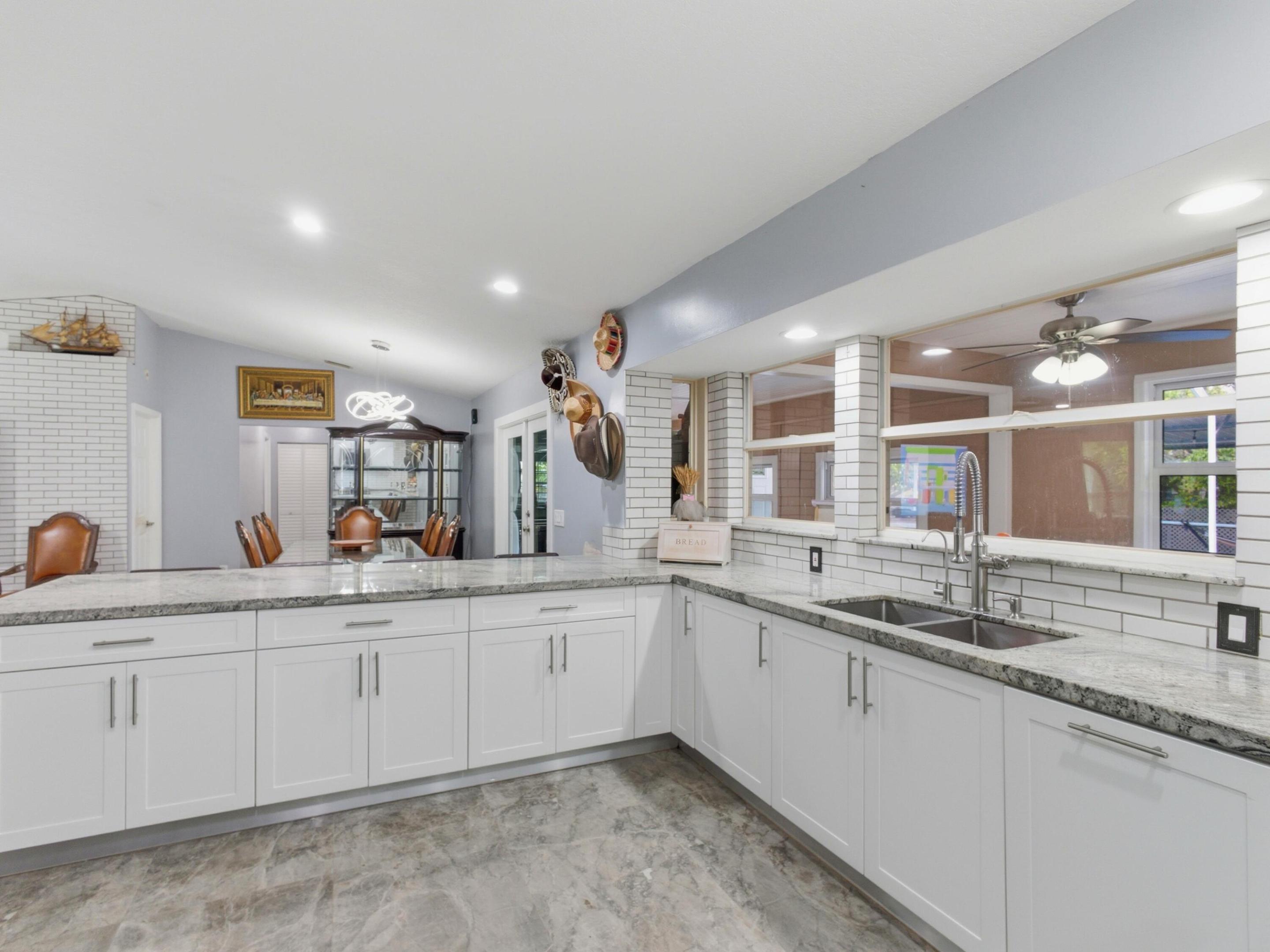 11481 Tangerine Boulevard