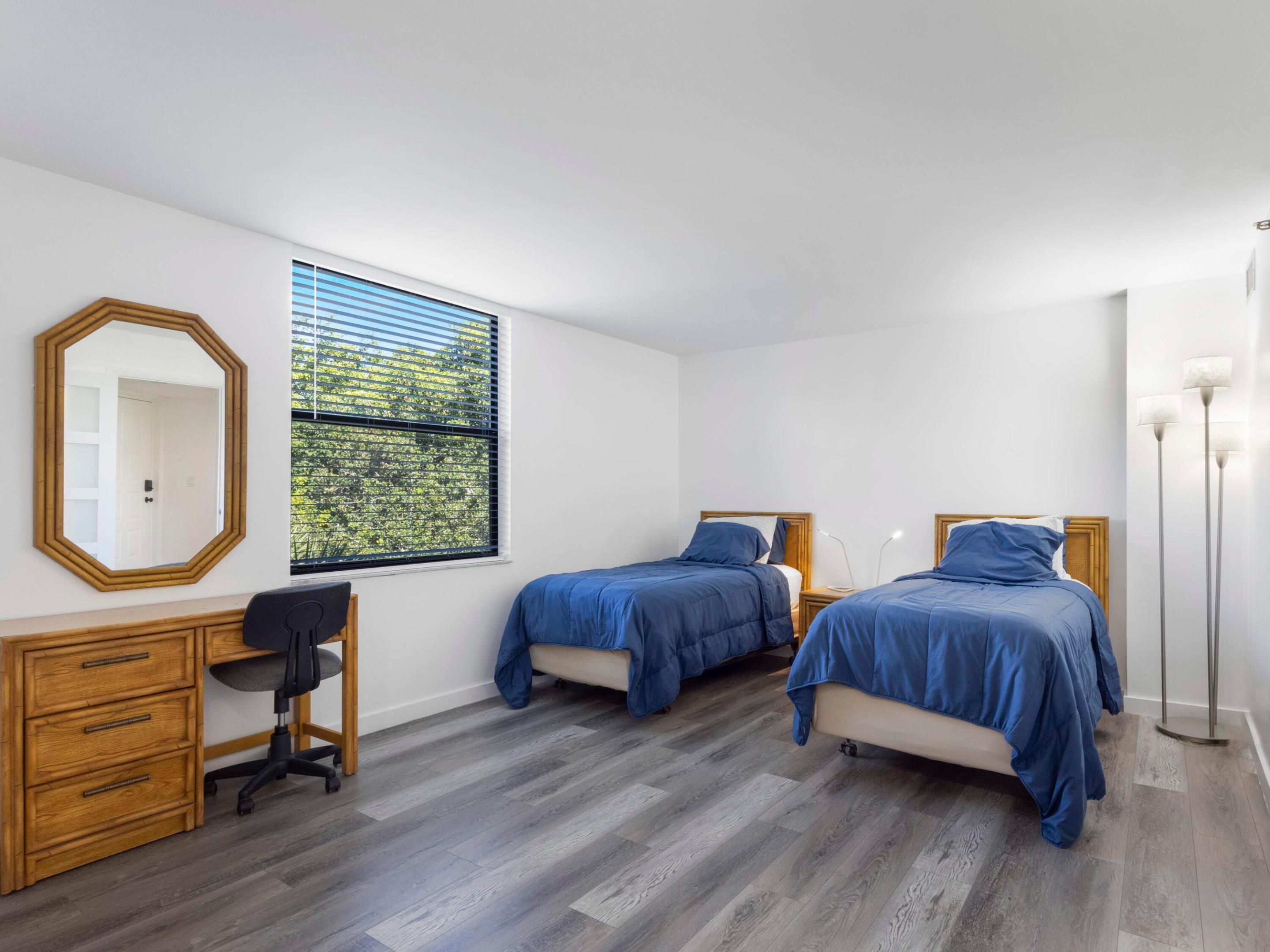 955 Egret Circle 402