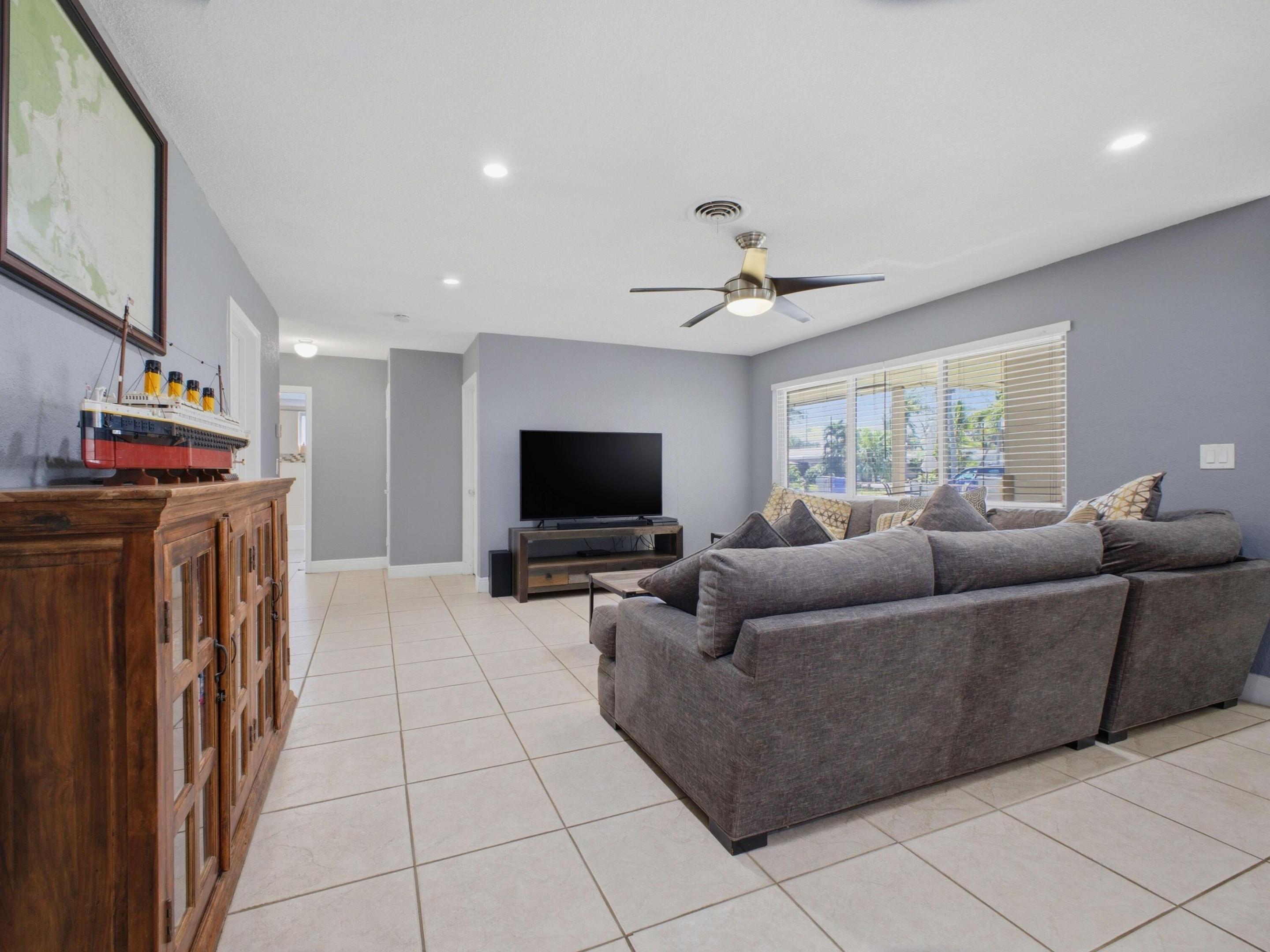 451 SE 1st Avenue A & B