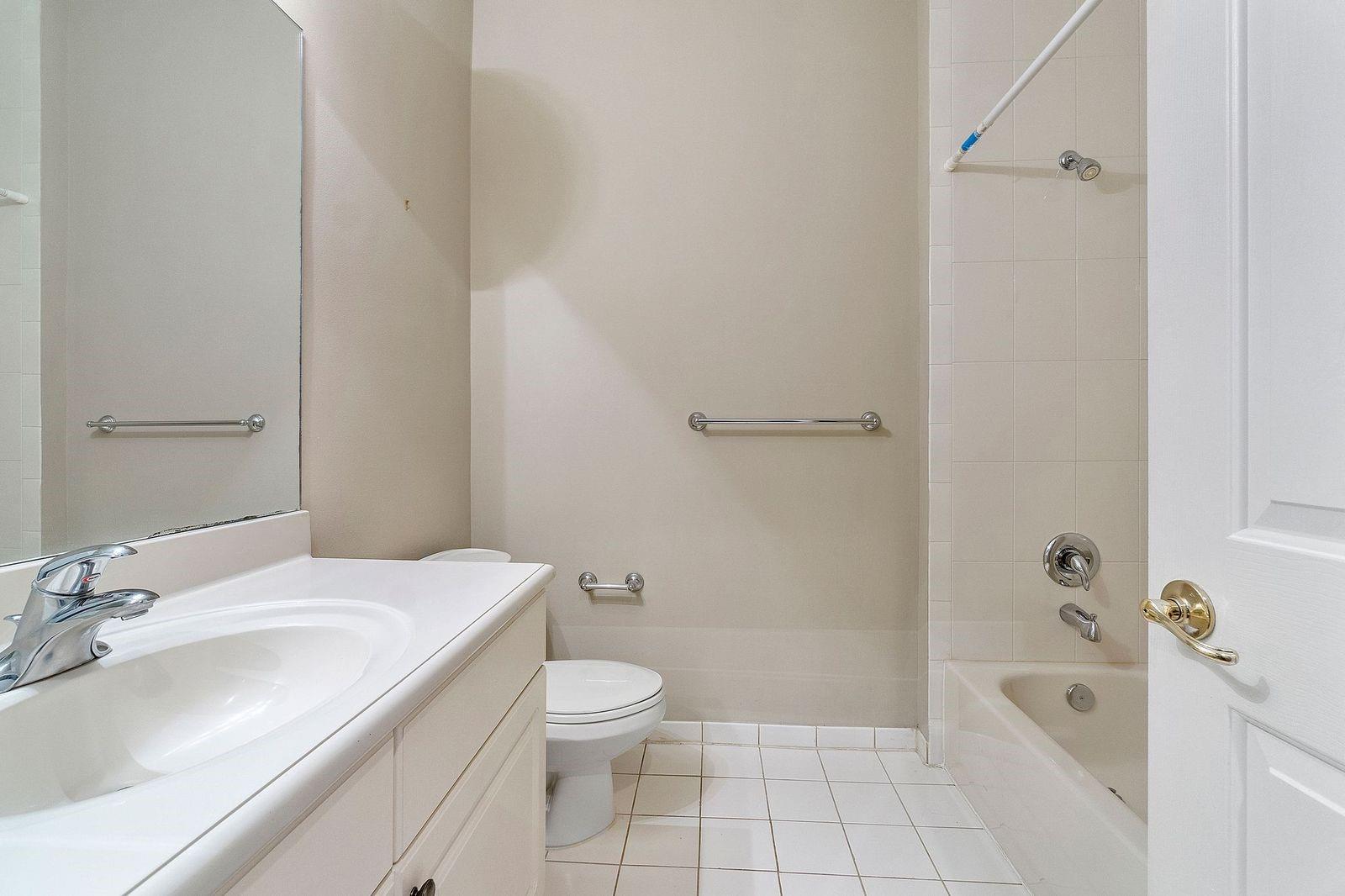 6365 Bella Cir 702