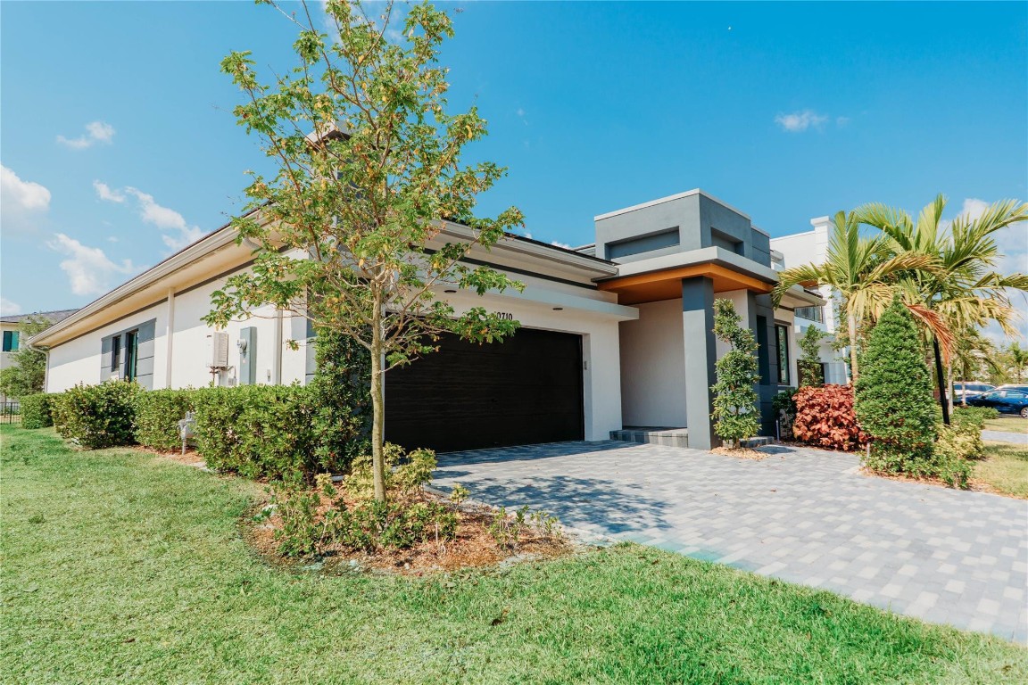 10710 Aqua Ct