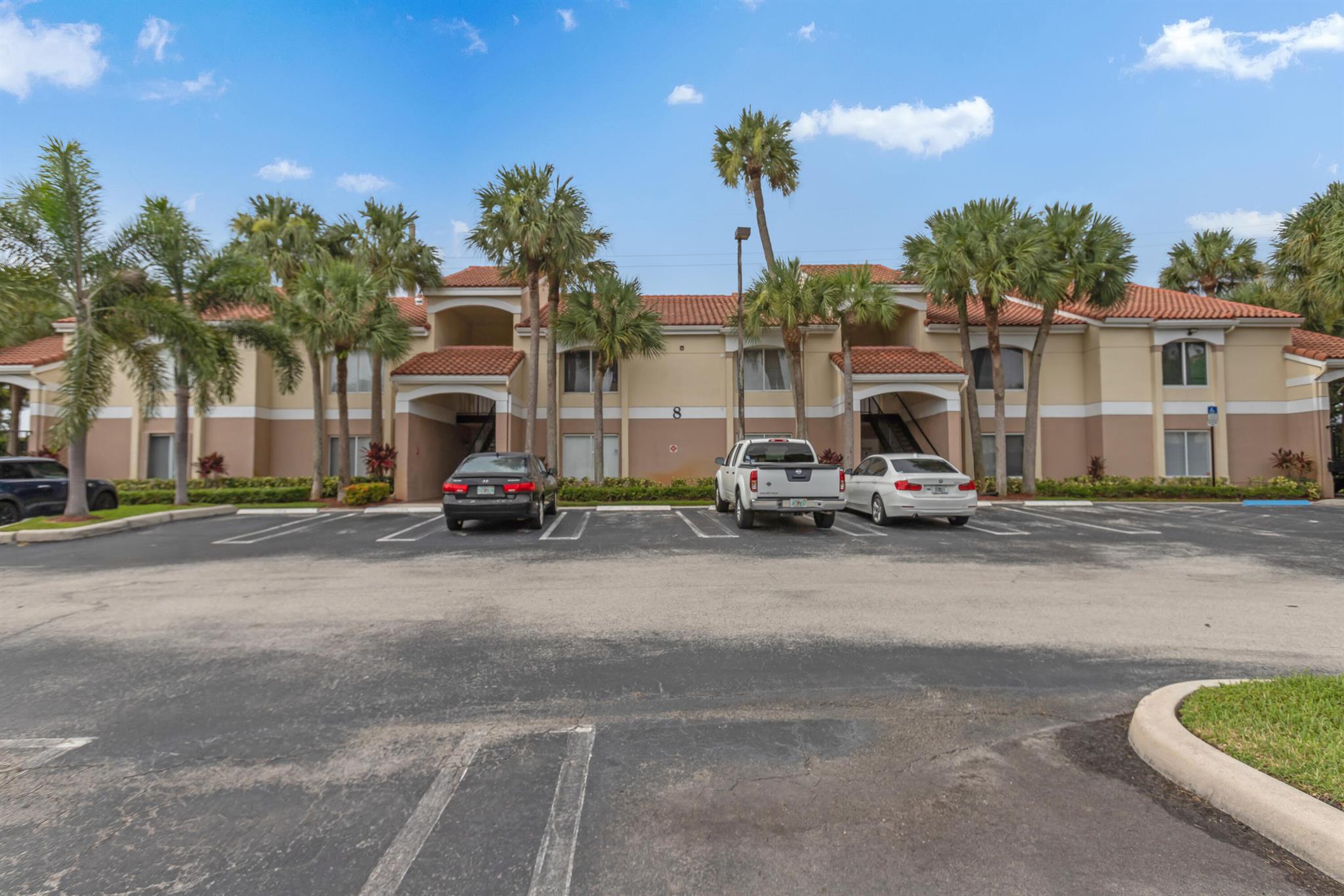 815 W Boynton Beach Boulevard 8-106