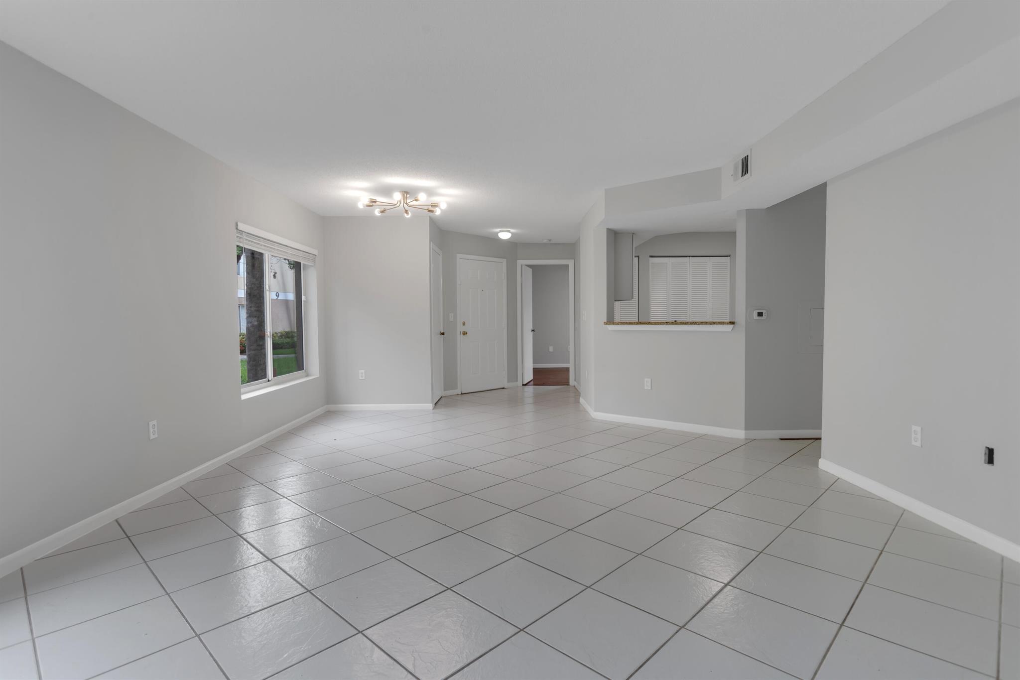 815 W Boynton Beach Boulevard 8-106