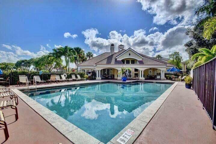 815 W Boynton Beach Boulevard 8-106