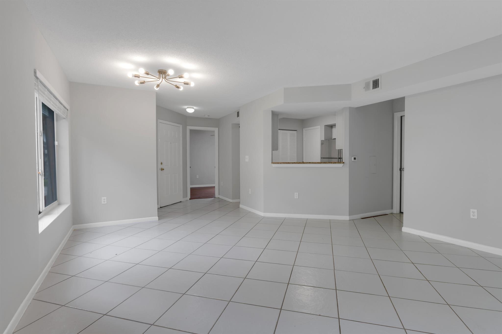 815 W Boynton Beach Boulevard 8-106