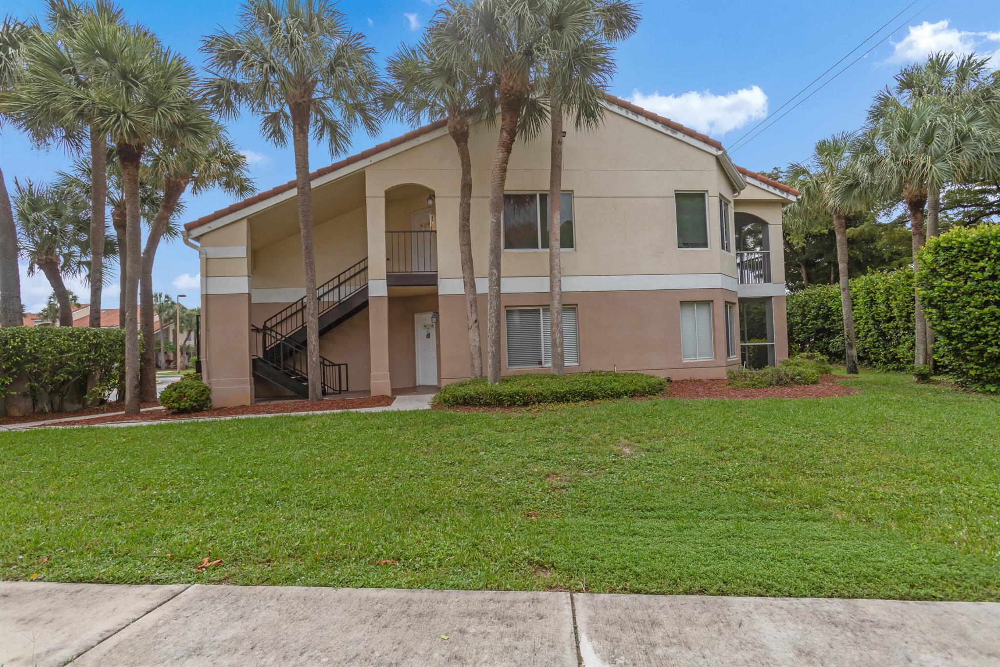 815 W Boynton Beach Boulevard 8-106
