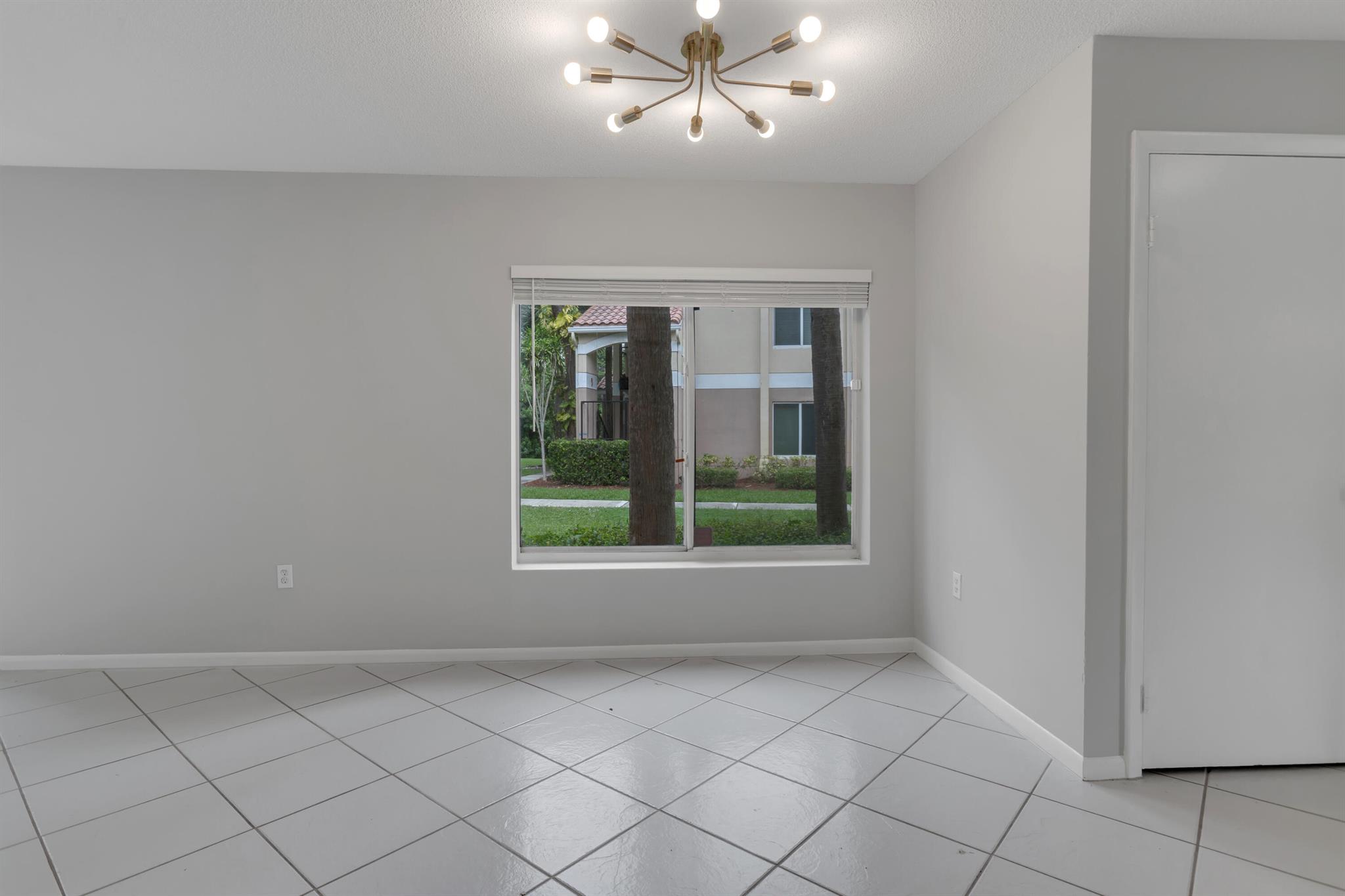 815 W Boynton Beach Boulevard 8-106