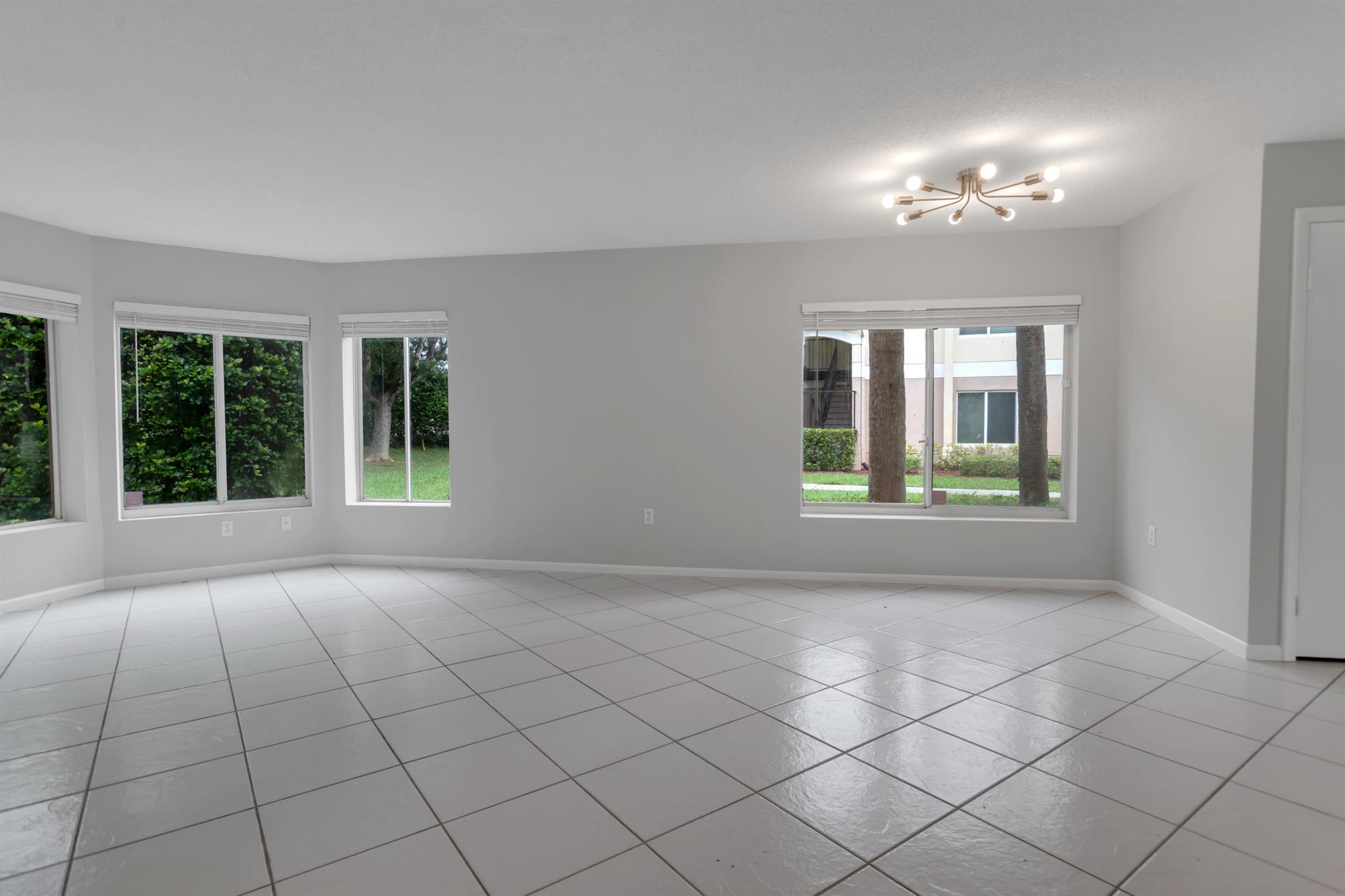 815 W Boynton Beach Boulevard 8-106