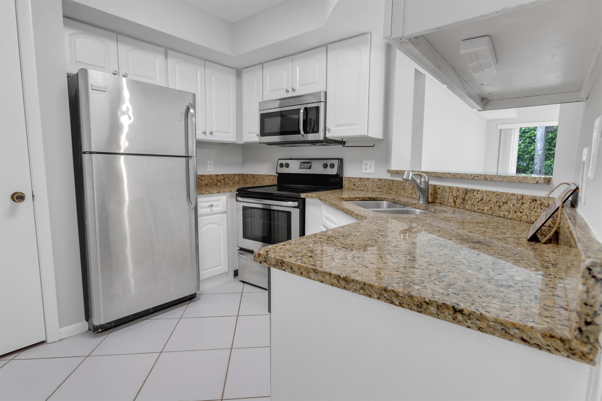 815 W Boynton Beach Boulevard 8-106