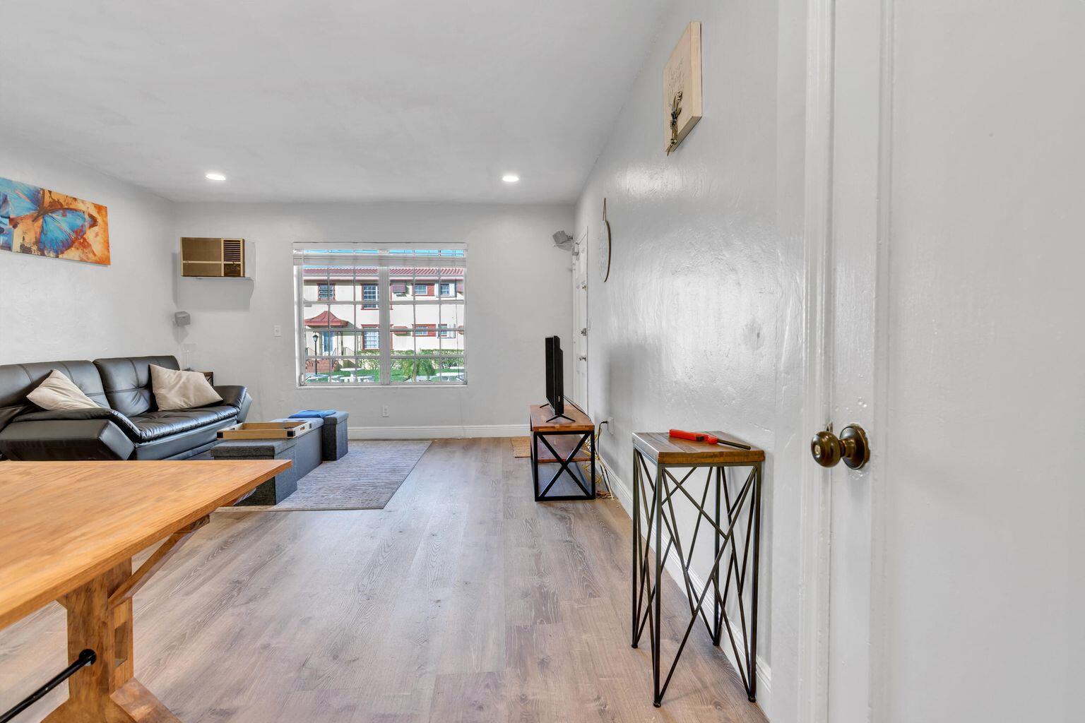 605 SW 11th Street 5e