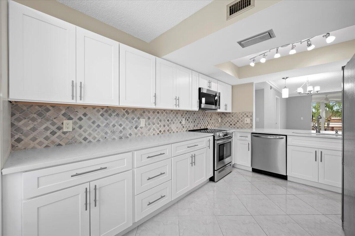 15 Willowbrook Lane 203