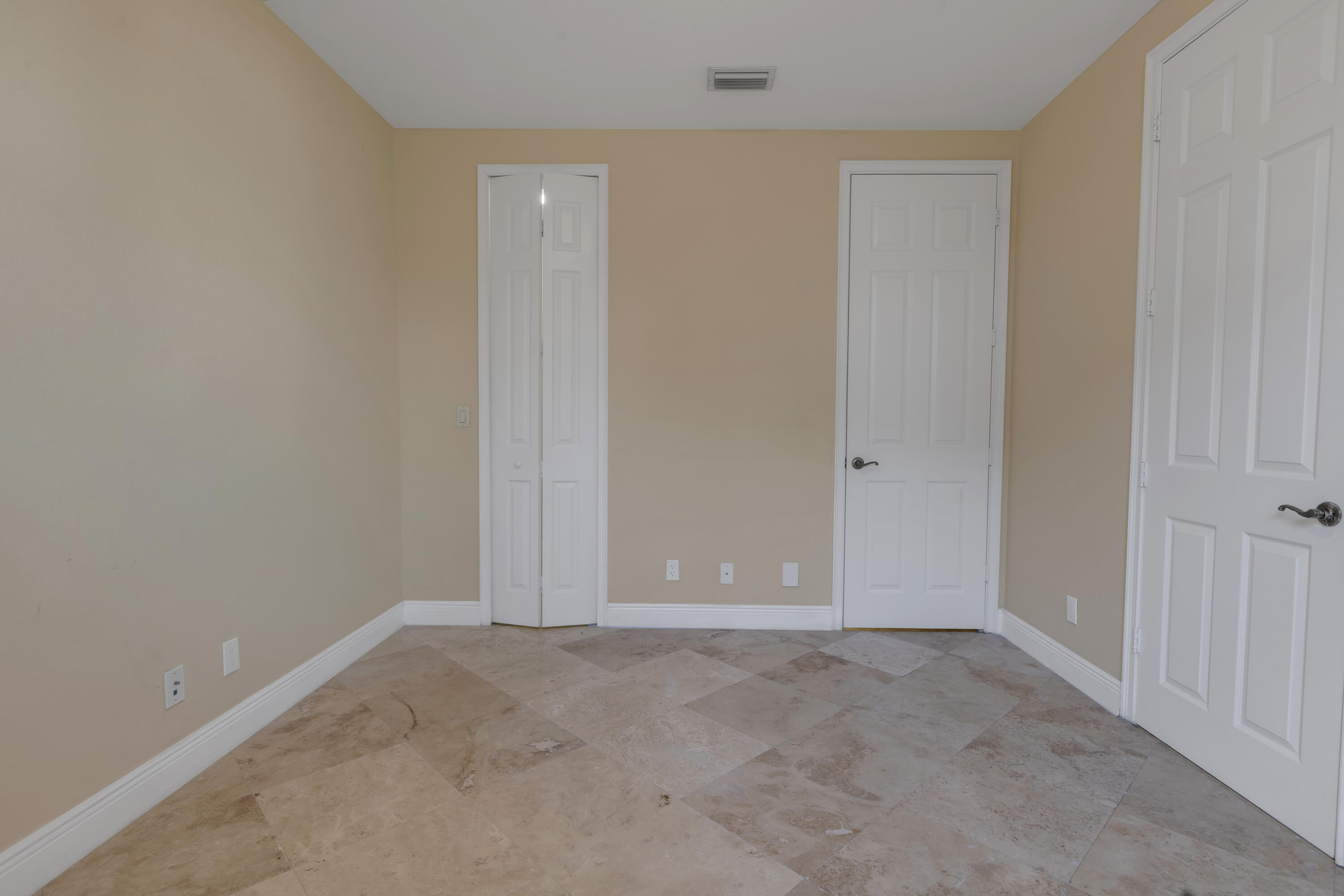 3028 Waterside Circle 3028